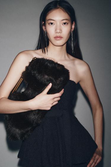 Zara Сумка-конверт из искусственного меха купить с доставкой.