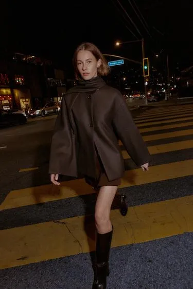 Короткое пальто из смесовой шерсти с шарфом