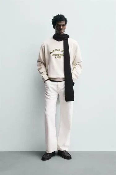 Толстовка с вышитой надписью