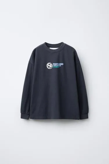 Футболка с рельефной надписью