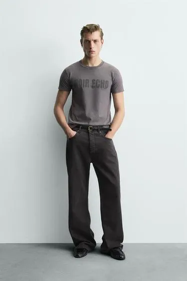 Футболка кроп с надписью и эффектом потертости