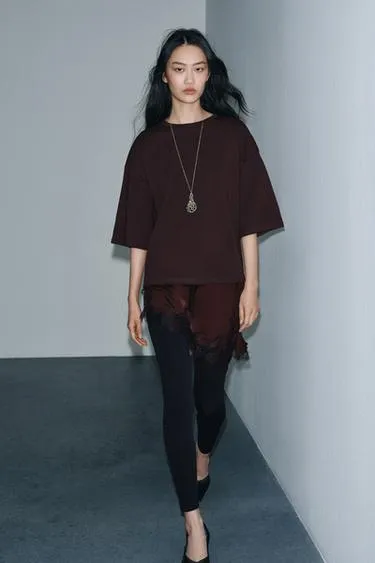 Комбинированная футболка с кружевом- Заказать в России