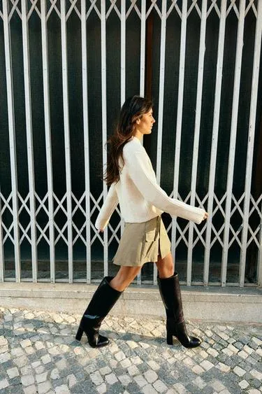 Свитер в рубчик с V-образным вырезом- Заказать в России