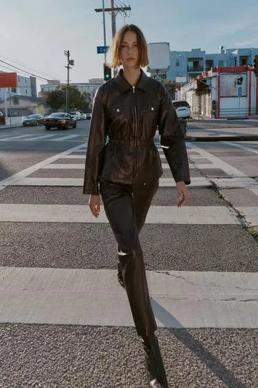 Брюки из искусственной кожи с эластичным поясом