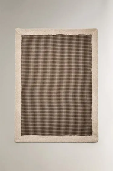 Плед для домашних животных в клетчатом дизайне