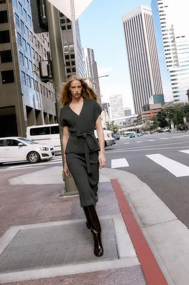 Трикотажный жилет с поясом