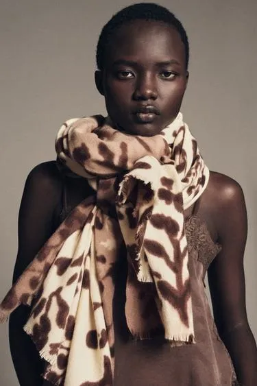 Платок с цветочным принтом- Заказать в России