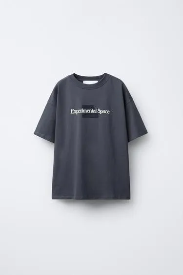 Футболка с рельефной надписью- Заказать в России