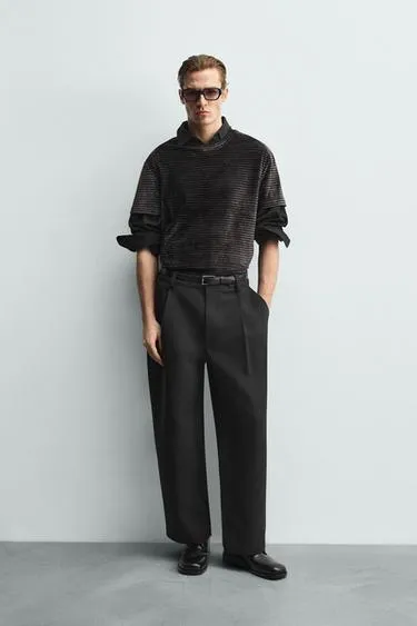 Футболка с рельефным узором и эффектом потертости