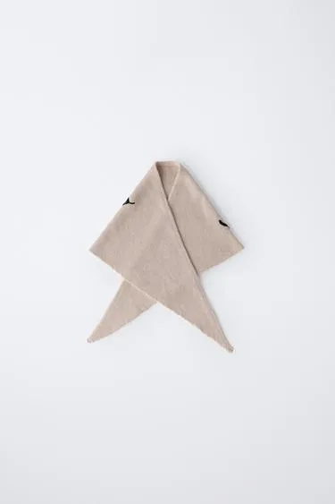 Вязаная бандана с вышивкой