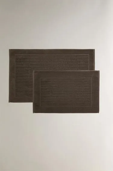 Велюровый коврик для ванны с полосатой текстурой