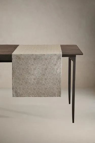 Столовый бегунок с цветочным жаккардовым узором- Заказать в России