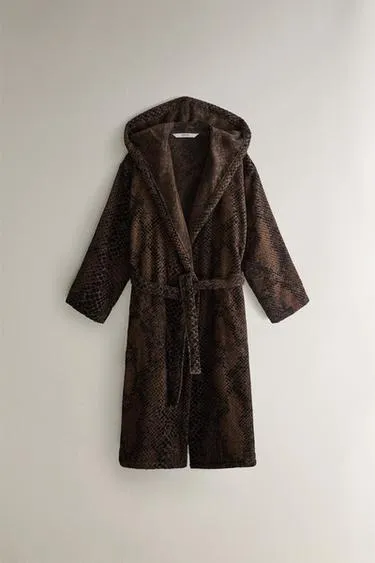 Халат из велюра с животным принтом