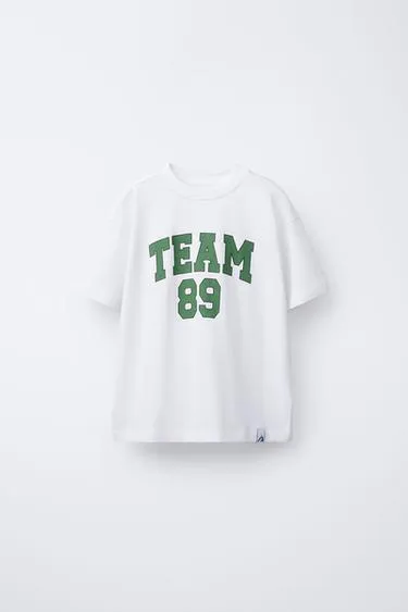 Футболка с рельефным текстом