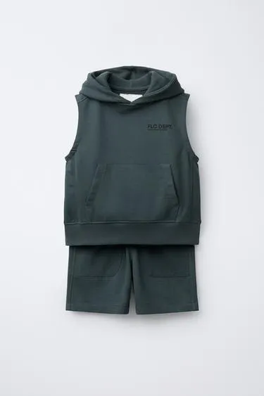 Комплект из жилета и шорт-бермудов из ткани вафля с надписью