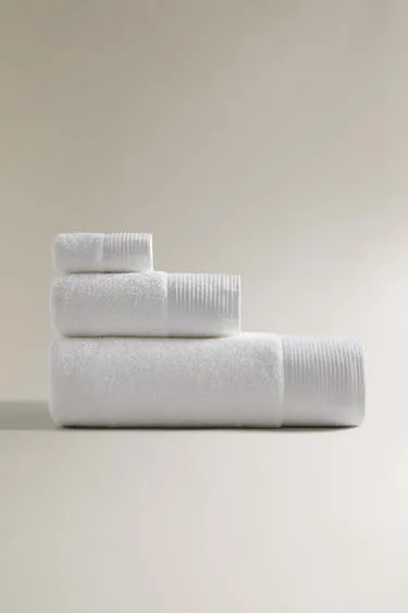 Полотенце для ванной с аппликацией на полоске