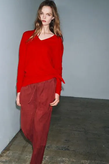 Свитер из 100% экстрамягкой шерсти с V-образным вырезом