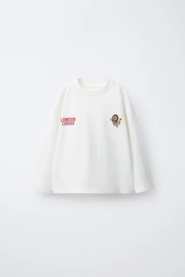 Футболка с вышитым львом