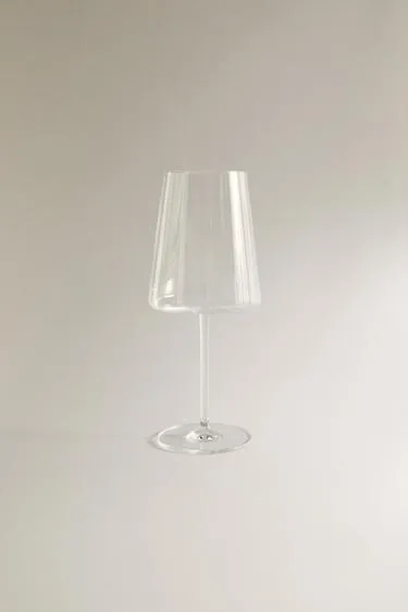 Хрустальный бокал конической формы