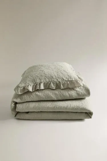 Покрывало из жаккарда с оборками- Заказать в России