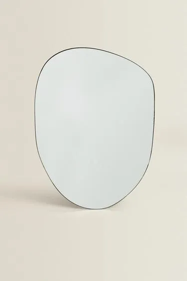 Большое асимметричное настенное зеркало