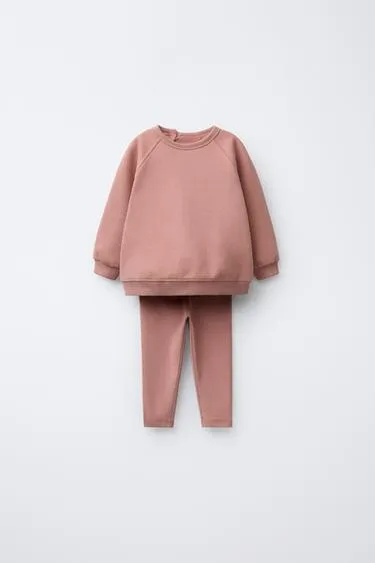 Комплект из толстовки и однотонных легинсов