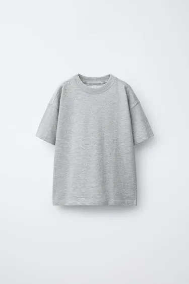 Базовая однотонная футболка