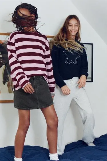 Вязаный свитер с звездами и заклепками- Заказать в России