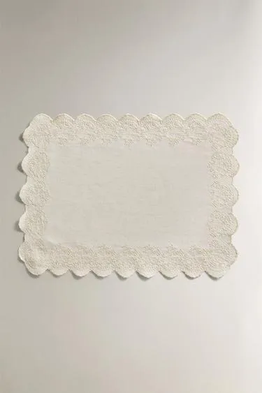 Салфетка с вышитым блондинистым кружевом из хлопка- Заказать в России