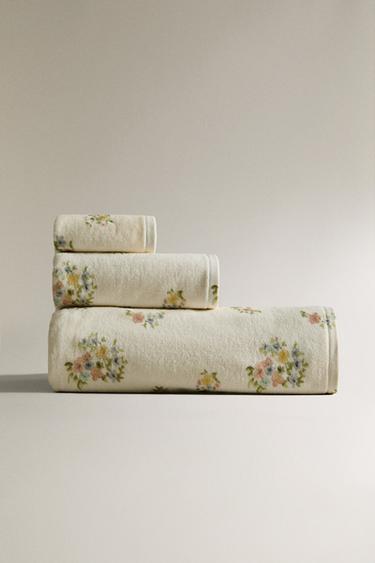 Zara Велюровое полотенце с цветочным принтом