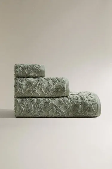 Полотенце для ванны с цветочным жаккардом