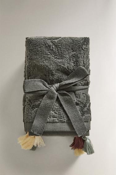 Zara Набор ручных полотенец с кисточками (набор из 3) купить с доставкой.