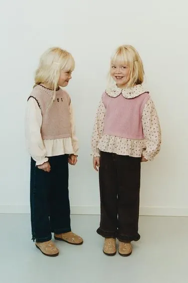 Рубашка с цветочным принтом и трикотажным жилетом