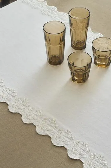 Вышитый белый кружевной текстильный бегунок для стола