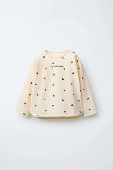 Футболка с принтом «сердца» и вышитой надписью- Заказать в России