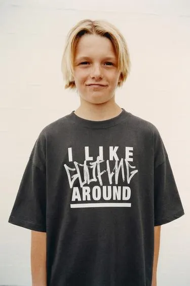 Футболка с принтом в стиле граффити