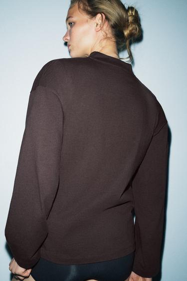 Zara Футболка в стиле рустик с V-образным вырезом