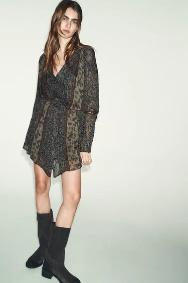 Платье с принтом и блестящей нитью