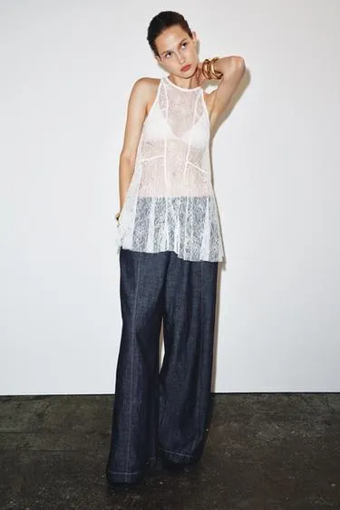 Кружевное платье-халтер