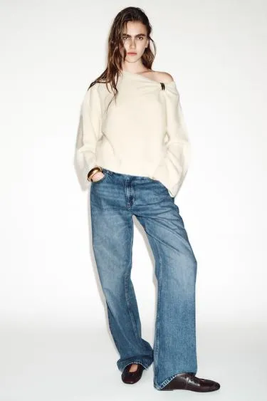 Джемпер с брошью- Заказать в России