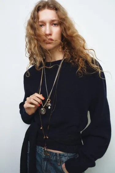 Набор из трех ожерелий с камнями и шармами