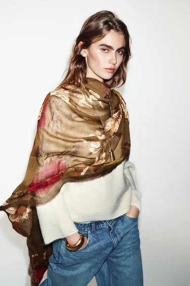 Платок с цветочным принтом- Заказать в России