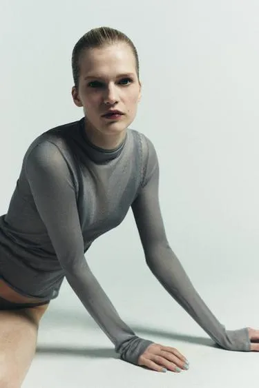 Футболка из вискозного трикотажа с перфорацией- Заказать в России