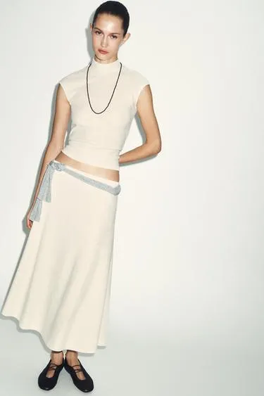 Мягкий топ с высоким воротником