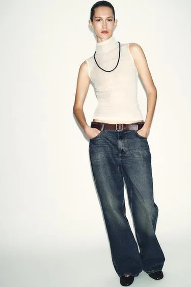 Футболка из шерсти без рукавов