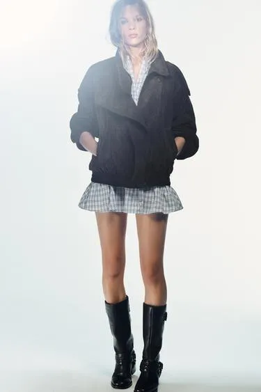 Куртка-байкер из 100% замши с обтянутыми пуговицами