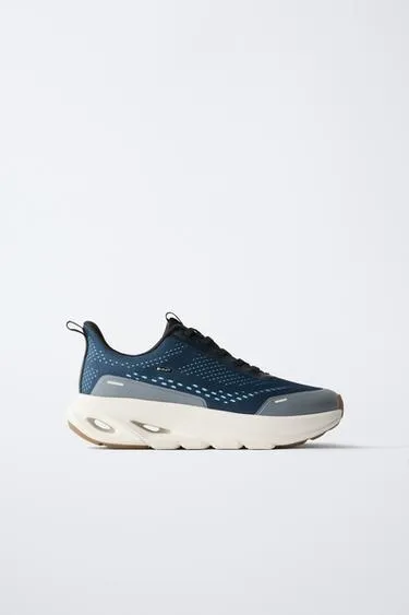 Кроссовки с деталями на подошве