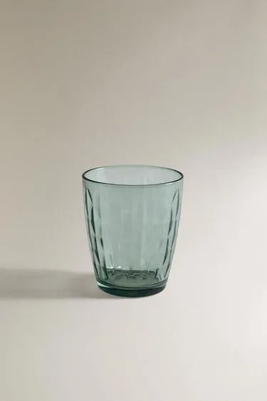 Стакан с рельефным рисунком