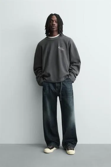 Толстовка с рельефной тканью и надписью