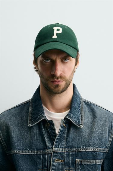 Zara Кепка с нашивкой в виде буквы